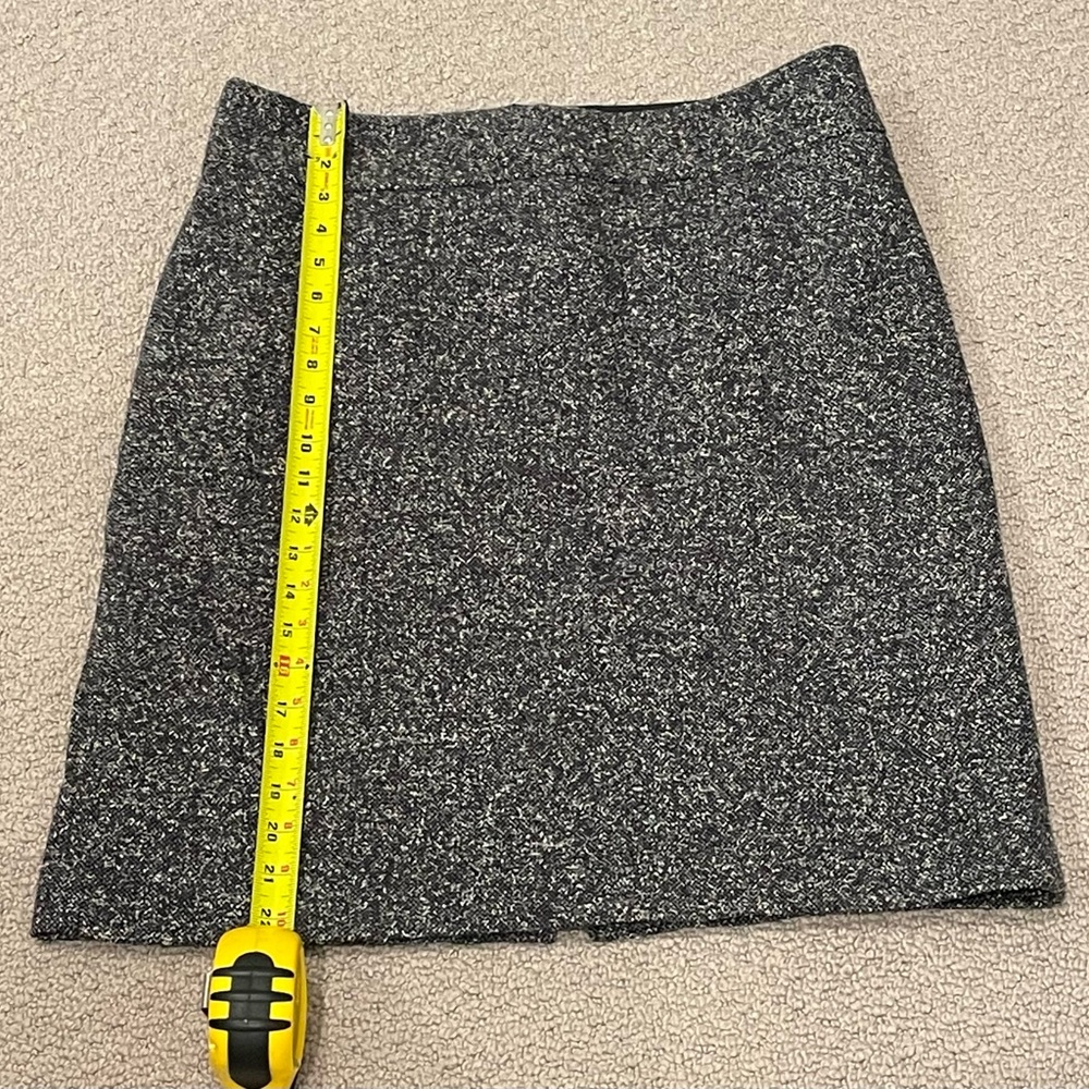 Banana Republic tweed pencil skirt from the madmen collection. Size 12 -NWOT - Picture 7 of 9